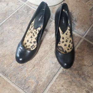 ❤️ George  Size 5 Jordan Black Pumps Excellent Condition ❤️